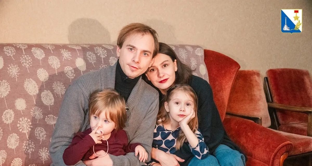 Творческая семья из Севастополя получила региональный маткапитал на второго ребёнка